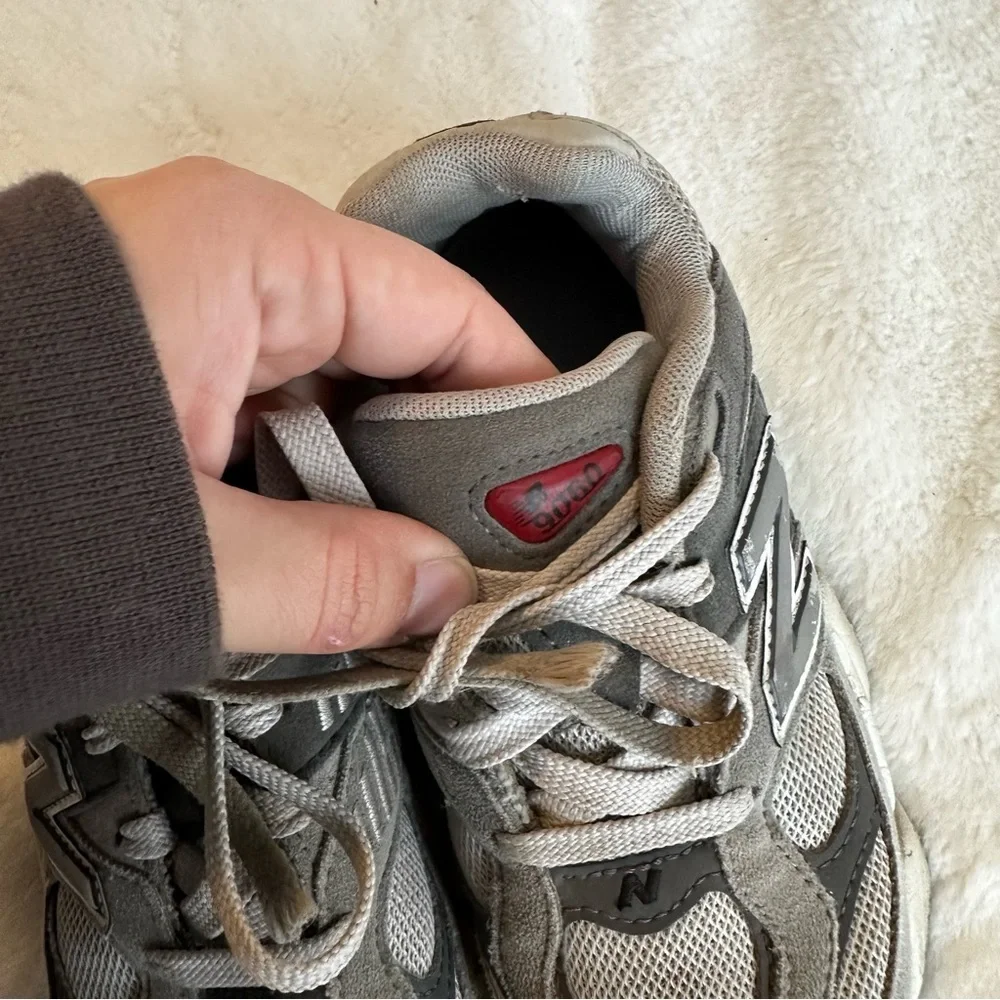 New Balance Boy’s 9060 Size 2 Sneakers